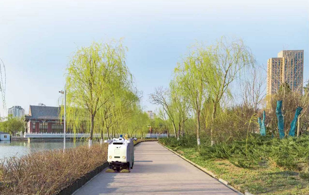 Auto Charging & Water Adding